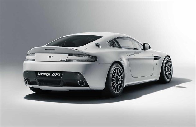 Aston Martin GT4 (1)